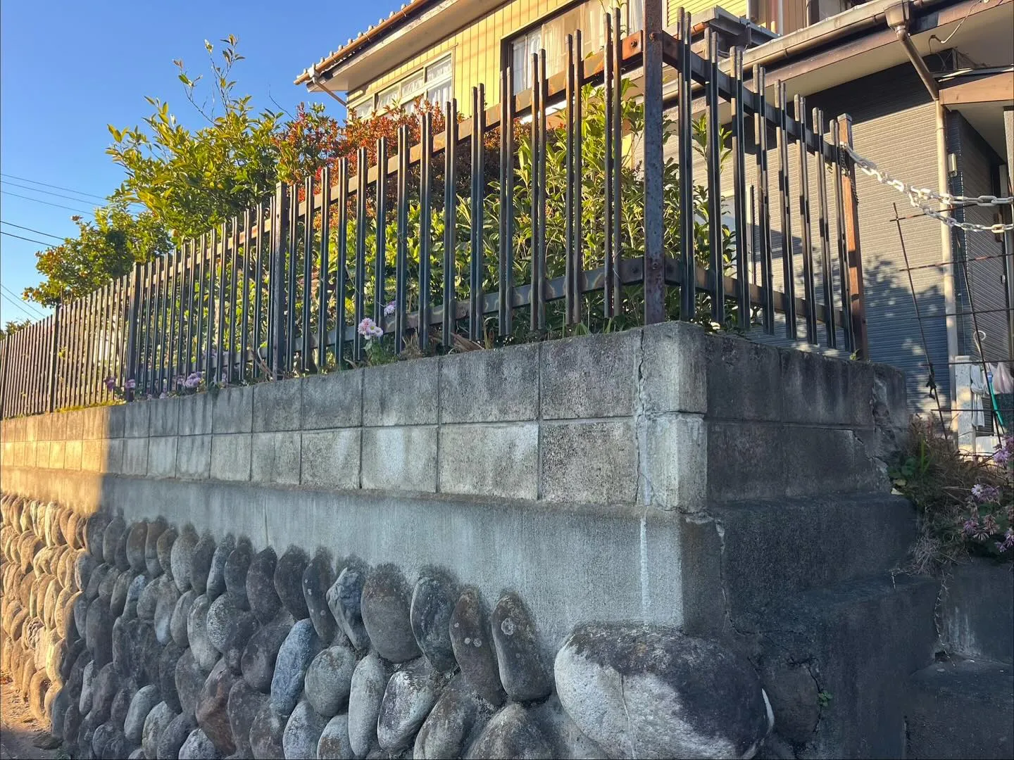 桐生市でのお住まいの安全性を確保するためには、老朽化したブロ...